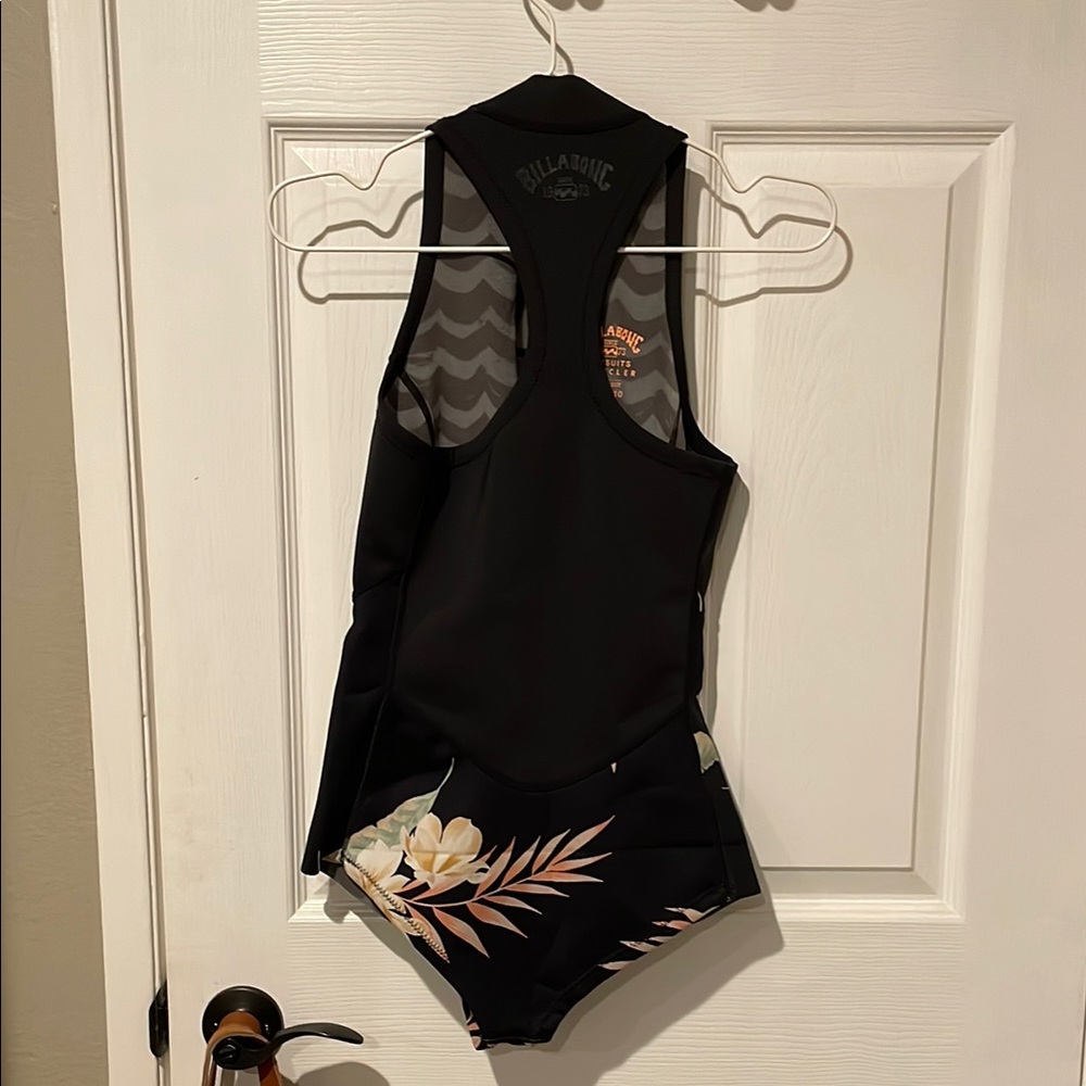 Billabong Floral Black Sleeveless wetsuit - Picture 6 of 7